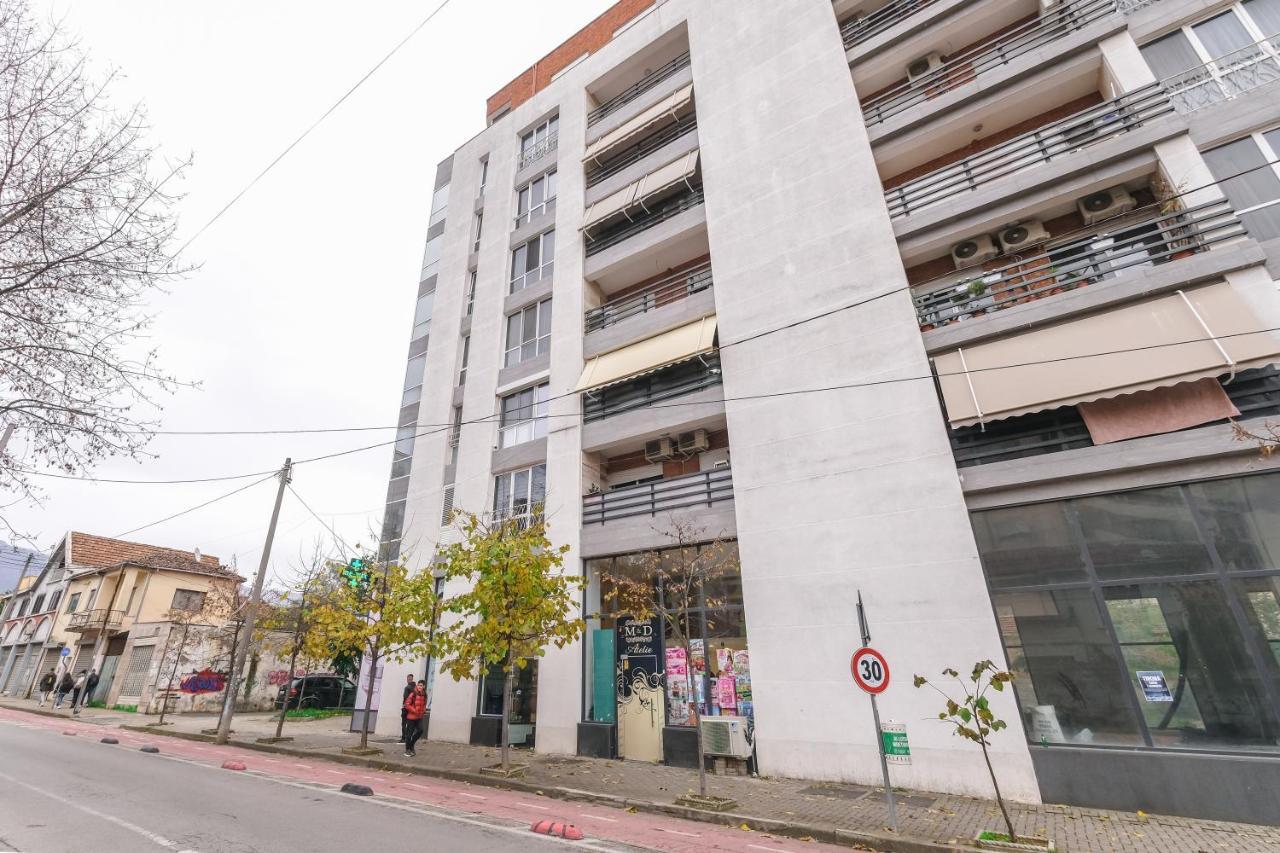 Two Steps Apartments Tirana Bagian luar foto