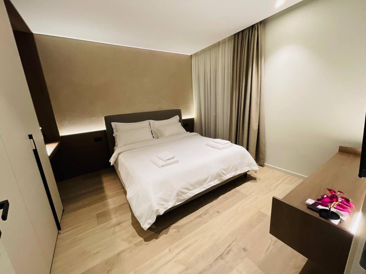 Two Steps Apartments Tirana Bagian luar foto
